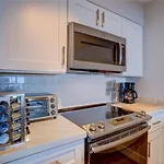 3Br Airbnb Friendly Condo With Ocean View And Balcony